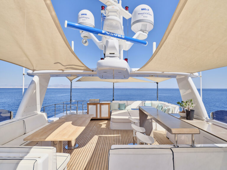 Sun Deck With Bar