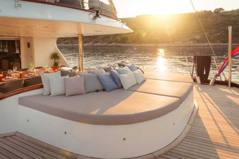 Sunabthing And Dining On Deck