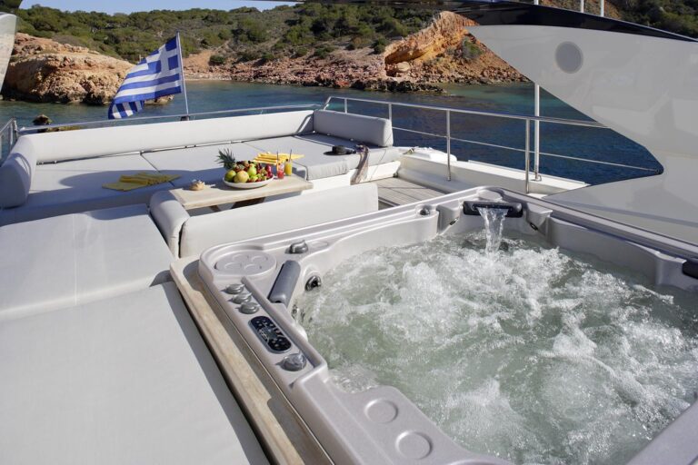 Sundeck Jacuzzi