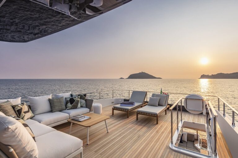 Sundeck - Sistership