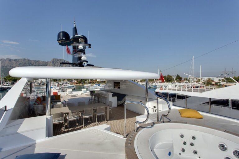 Sundeck With Jacuzzi