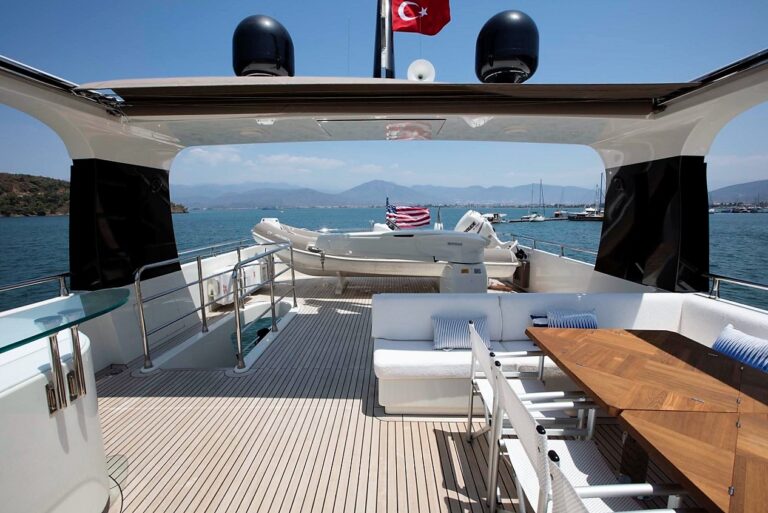 Sundeck With Tender On