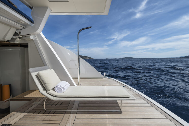 Charter yacht UV II – ULTRAVIOLET II