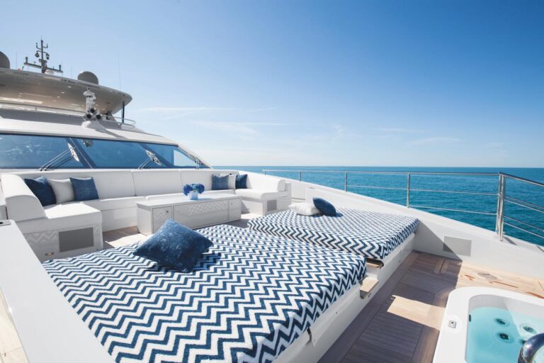 Sunpads Upper Deck Forward With Jacuzzi Spa Tub