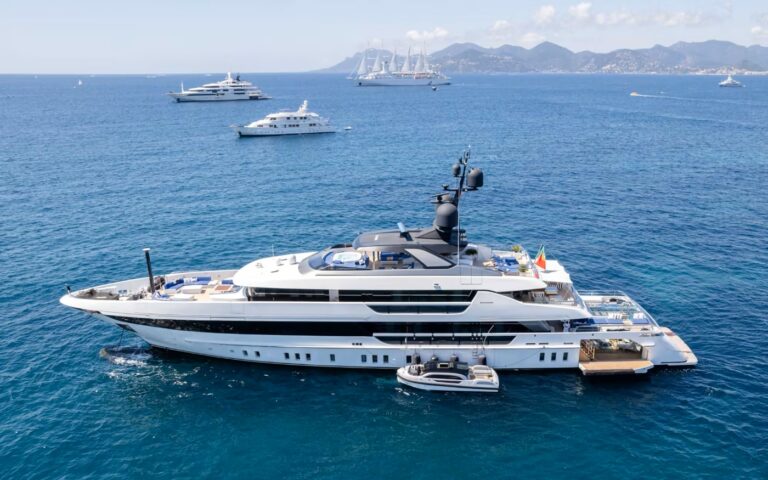 Superyacht ALULIM