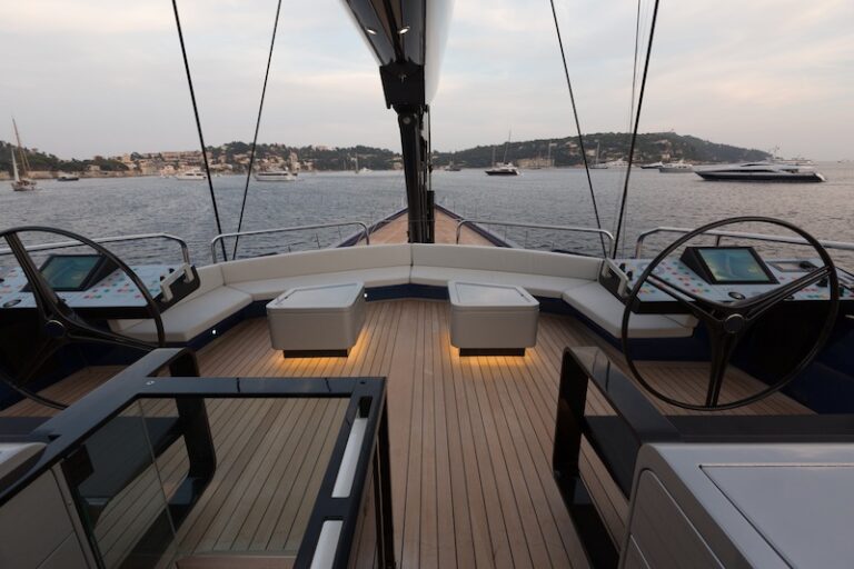 superyacht Better Place Sundeck forward social area - Photo Gilles Martin-Raget