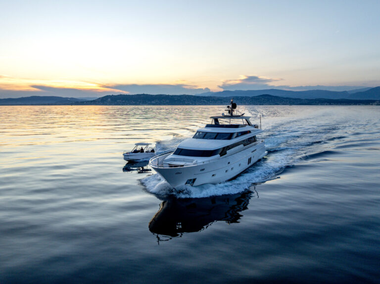 Superyacht CALM