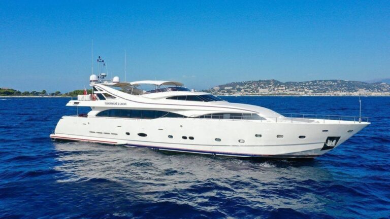 Superyacht CHAMPAGNE AND CAVIAR