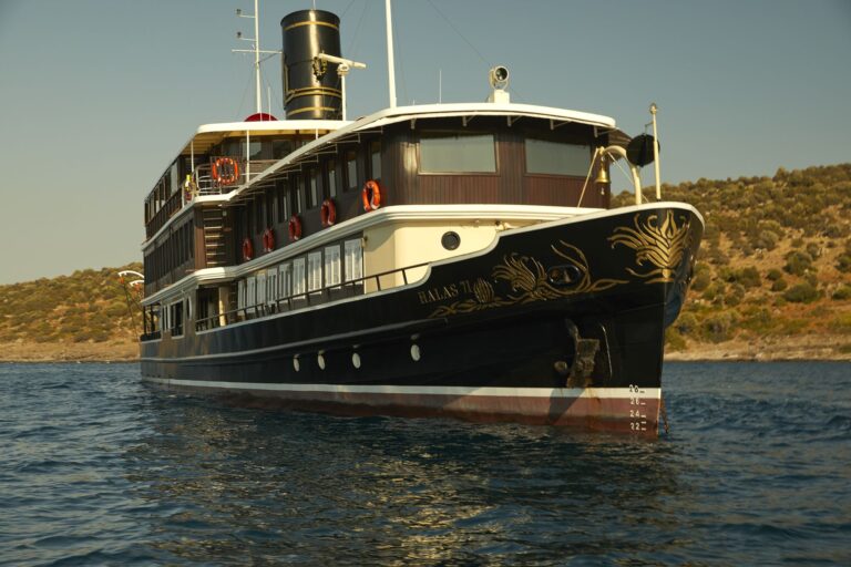 Superyacht HALAS 71