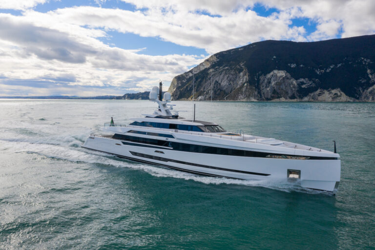 Superyacht K2