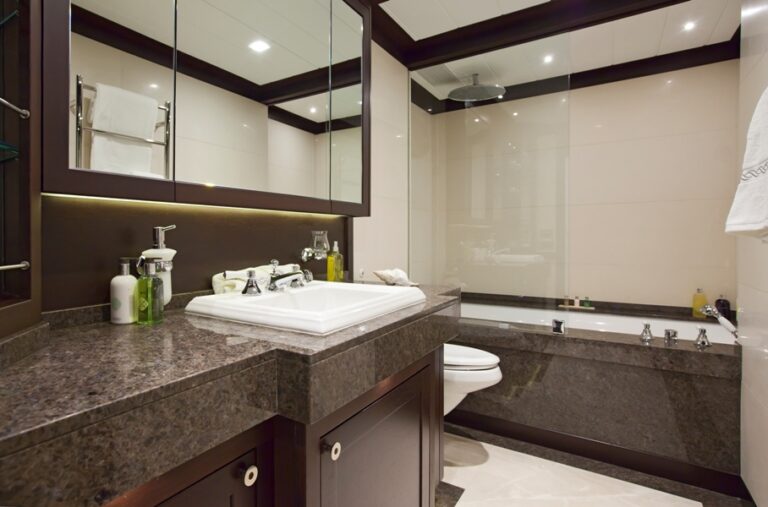 superyacht KAria Guest Bathroom