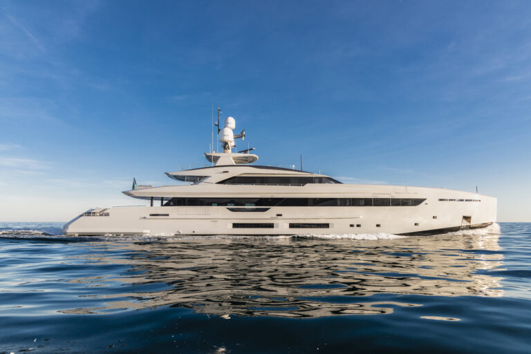 Superyacht KINDA