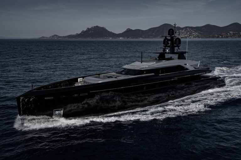 Superyacht OLOKUN Running