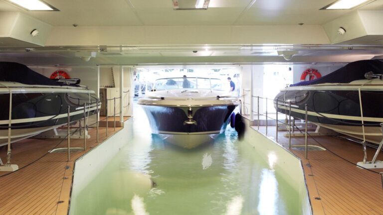 Superyacht Samar Tender Garage