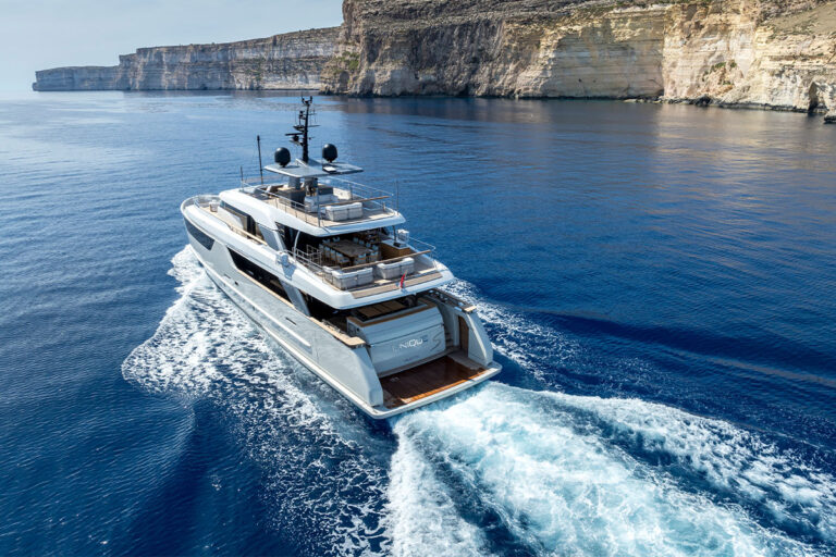 Superyacht UNIQUE S