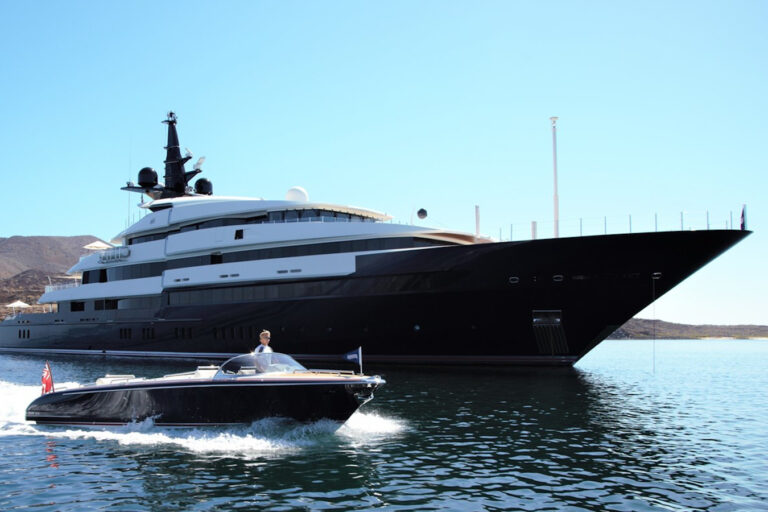 86M CUSTOM LUXURY YACHT