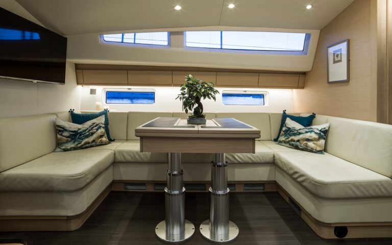 Salon table