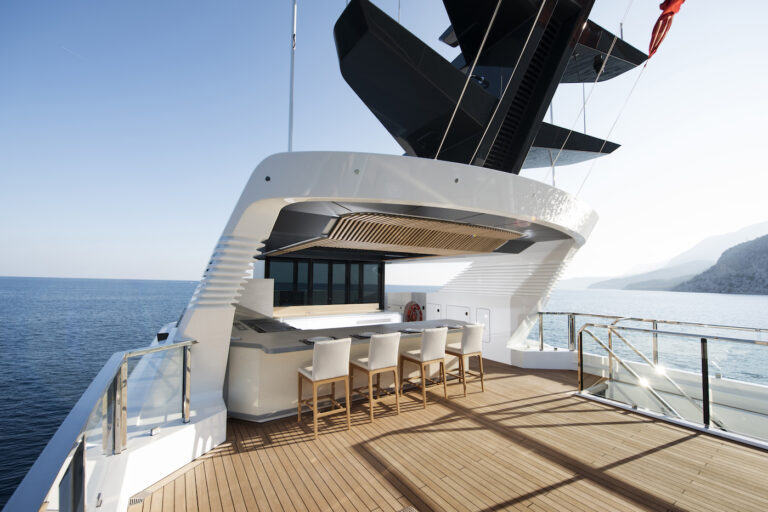 To Deck Bar
