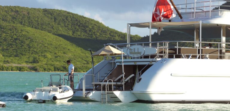 Transom Beach Club With Tender
