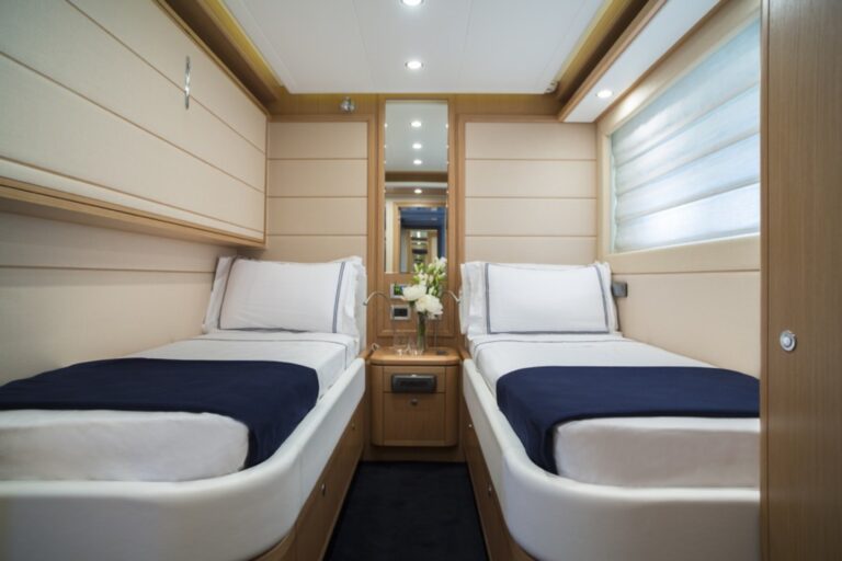 Twin-cabin
