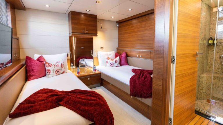 Twin Cabin  For Guests