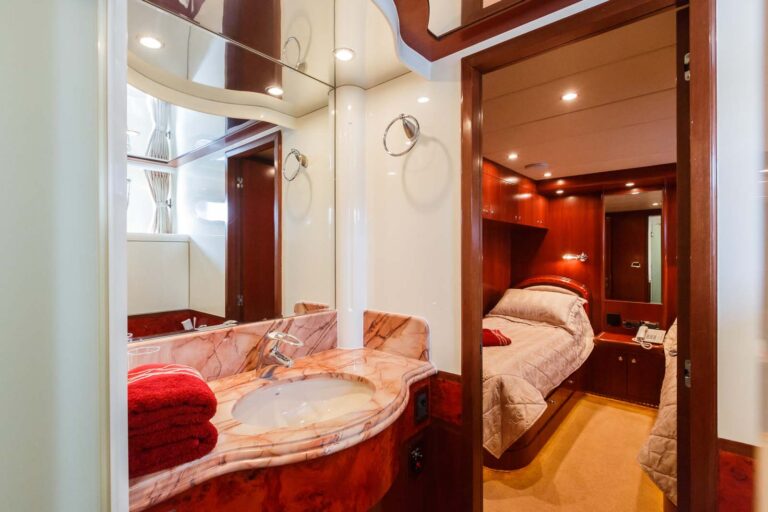 Twin Cabin With Bathroom