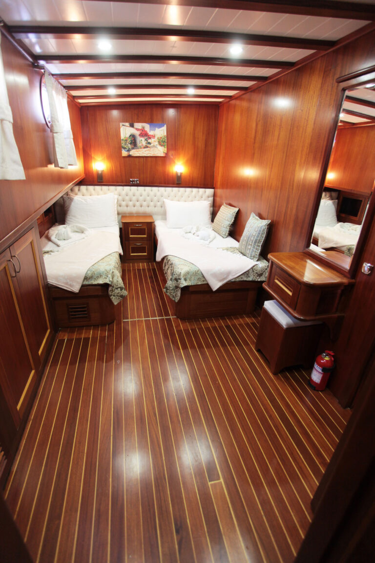Twin Cabin With Beautiful Woodwork