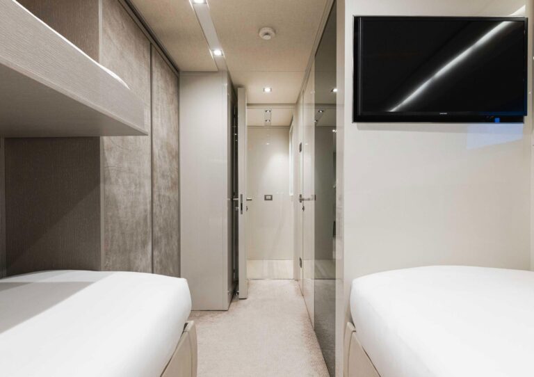 Twin Cabin With Bunk