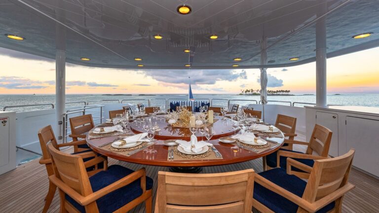 Uppe Deck Alfresco Dining