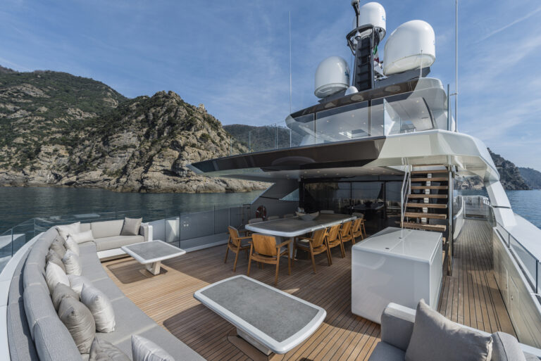 Upper Deck Dining And Seating