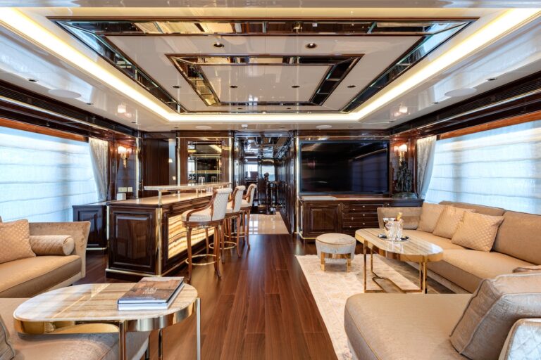 Upper Deck - Lounge