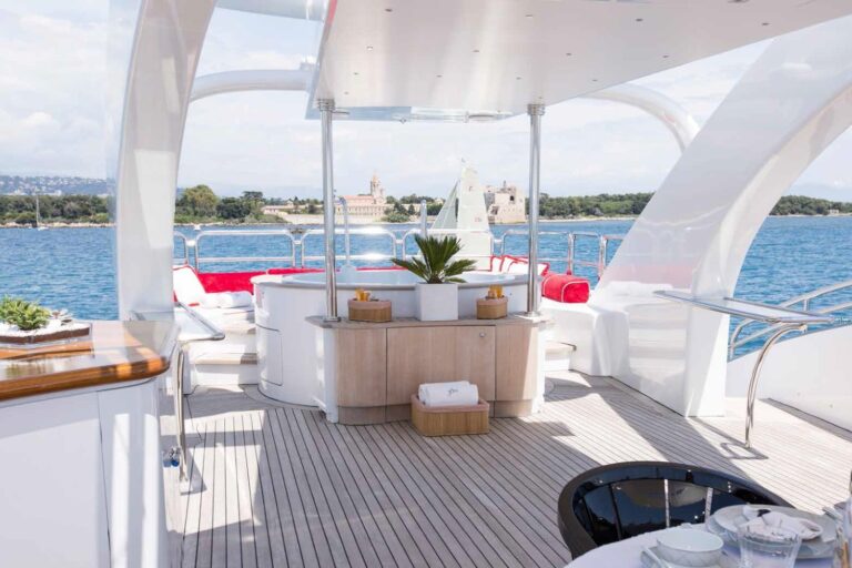 Yacht 360 Sundeck