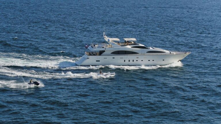 Yacht CRISTALEX By Azimut - At Sea