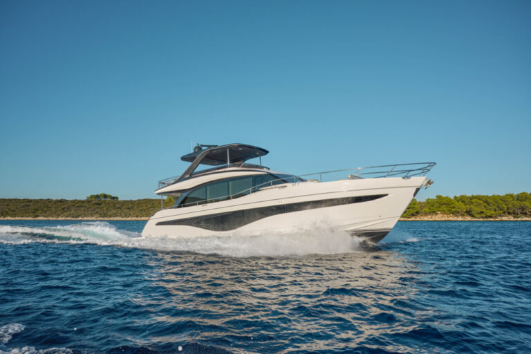 Yacht ELIZABETH