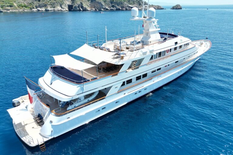 Yacht GENESIA