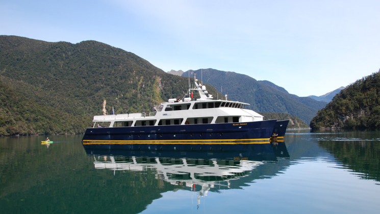 Charter yacht ISLAND PASSAGE