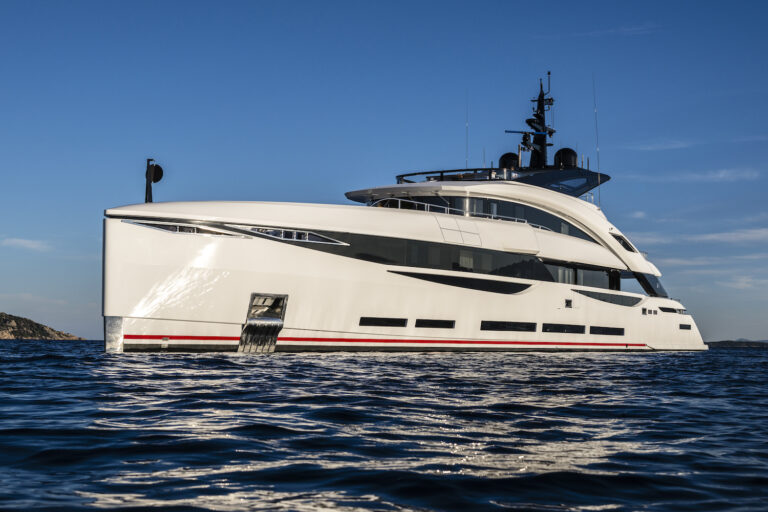 Yacht ULTRAVIOLET II By ISA