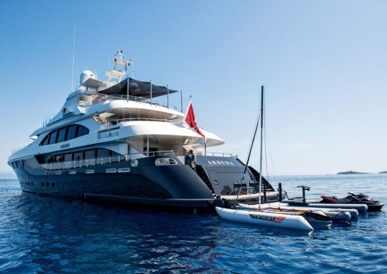 Yacht ZIA