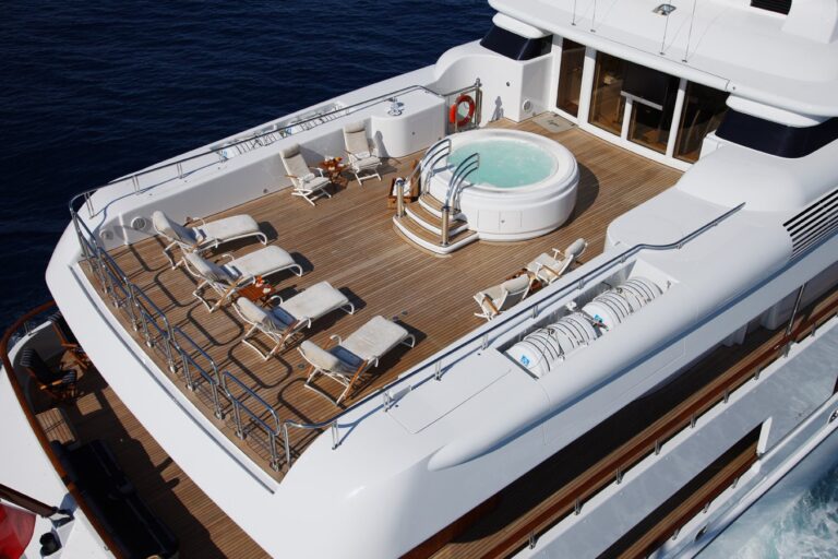 Yacht Capri Aft