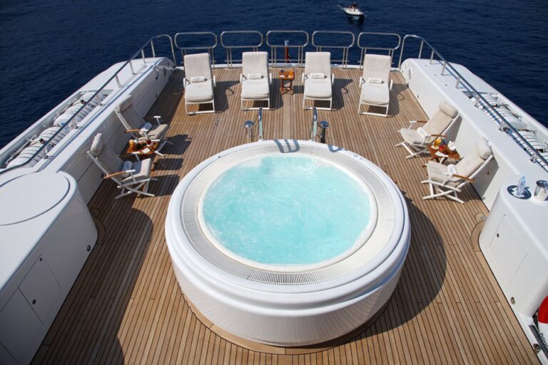 Yacht Capri Exterior