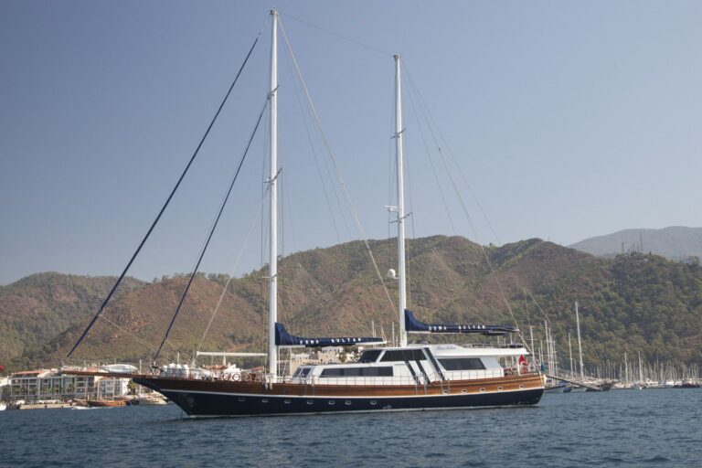 Yacht Esma Sultan