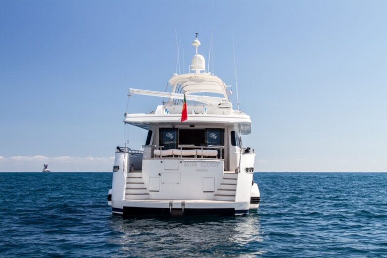 Yacht Miss Candy Aft