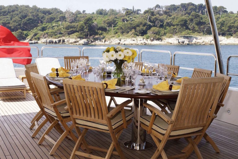 Red Anchor - Alfresco dining