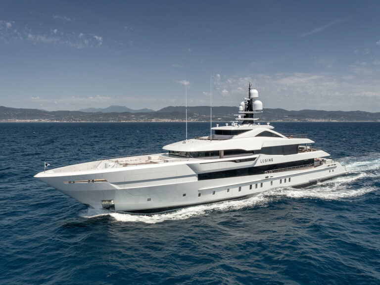 Yacht Running