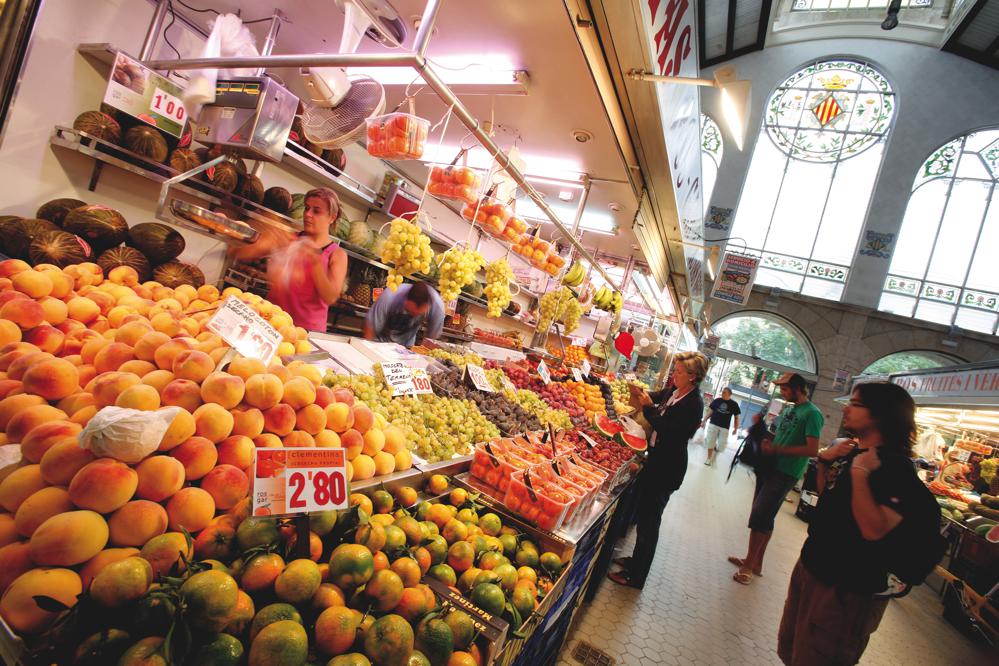 Interior Mercado Central - - Photo credit Turismo Valencia