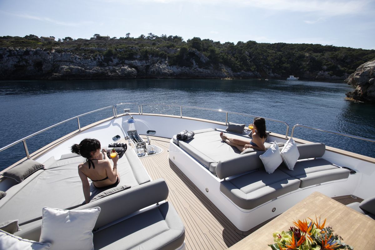 /Motor yacht AQUA LIBRA
