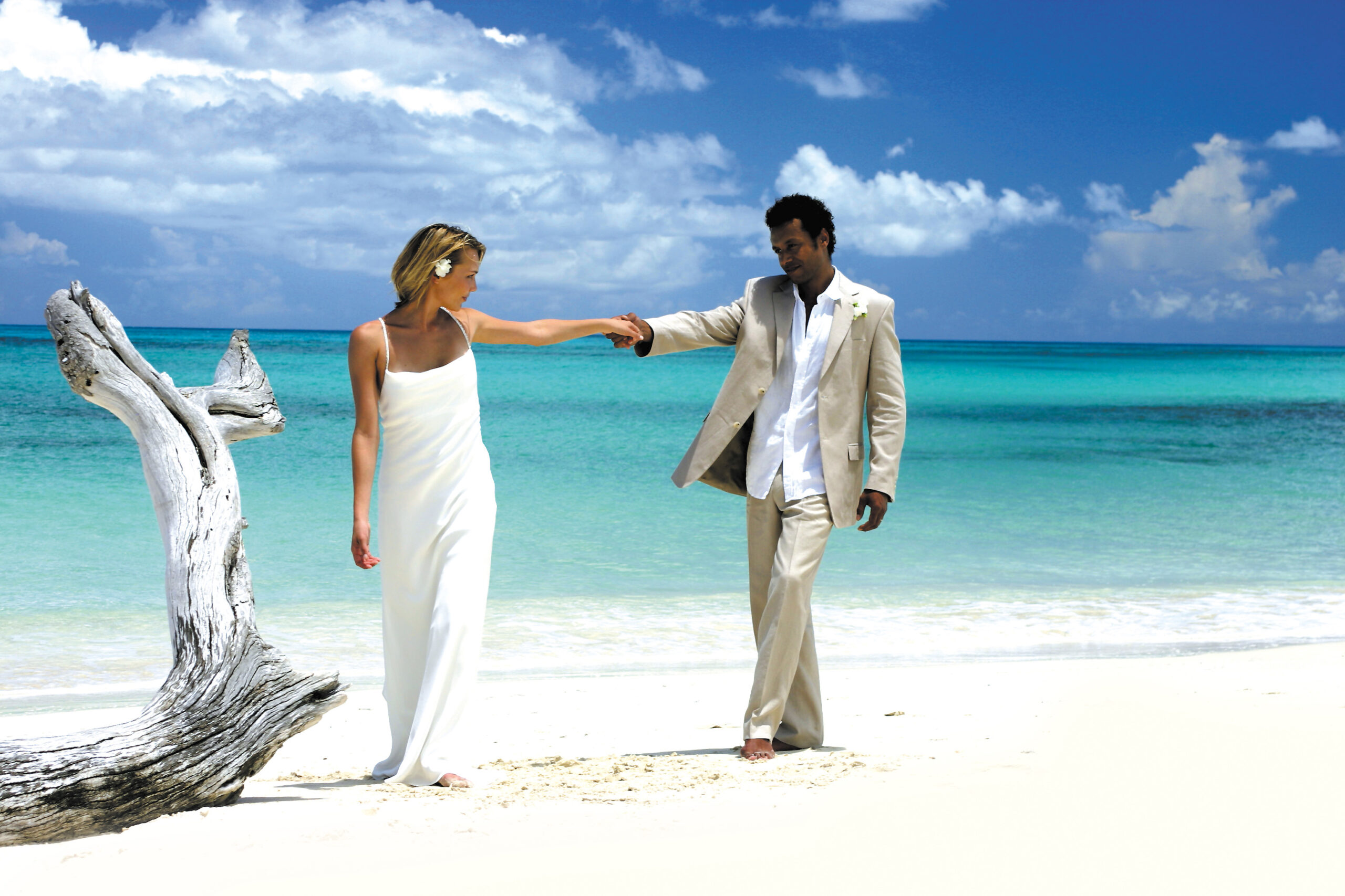 Wedding on fryers beach - Photo Charmaine Spencer - Antigua and Barbuda Tourism Authority