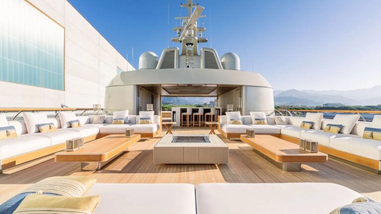 Amazing Sun Deck With Huge Louning Area And An Outdoor Bar Area