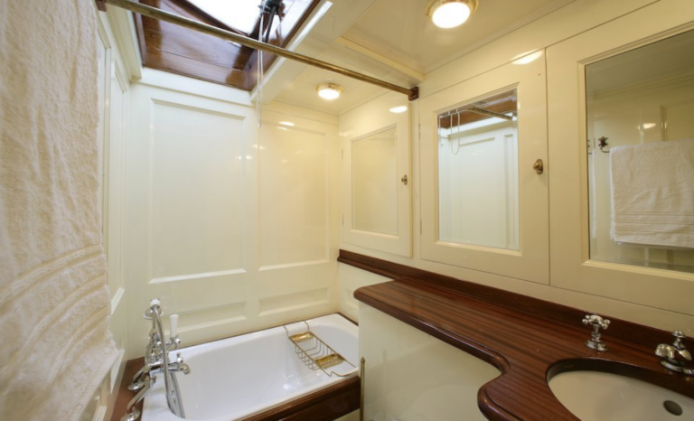 Bathtub With Washroom