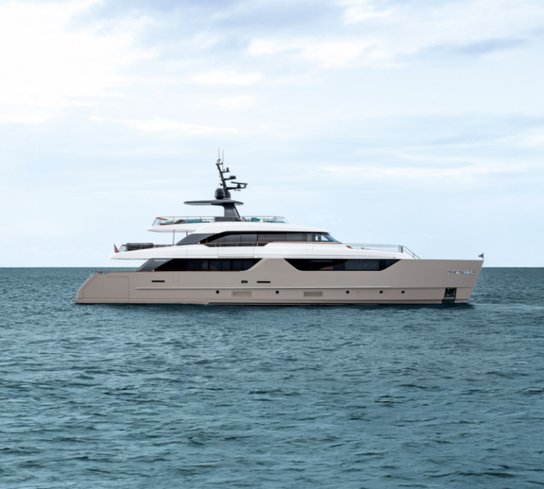 yachts-with-at-anchor-stabilisers